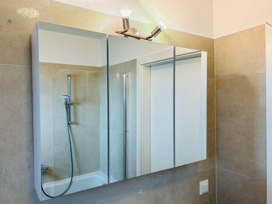 Sunny Modern Apartment With Balcony - Free Parking Wien Exteriör bild
